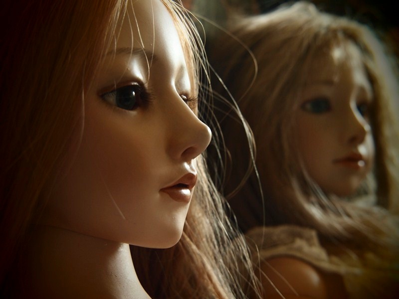 <b>球体関節人形　(c) 山岸伸</b>