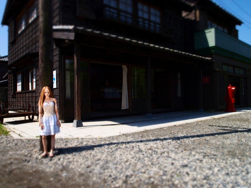 <b>球体関節人形　(c) 山岸伸</b>