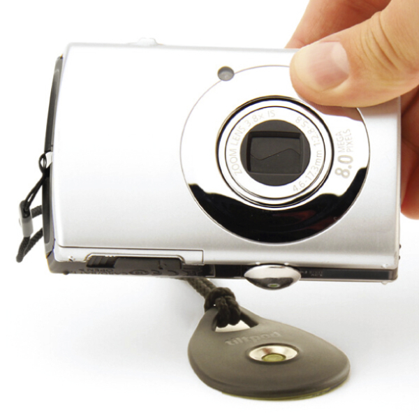 <b>カメラにはあらかじめ付属のピボットを装着して使用する</b>