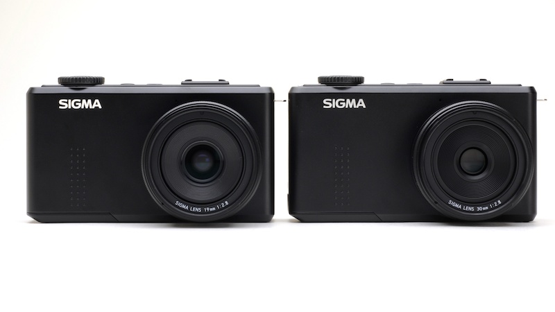 <b>DP2 Merrill（右）との比較</b>