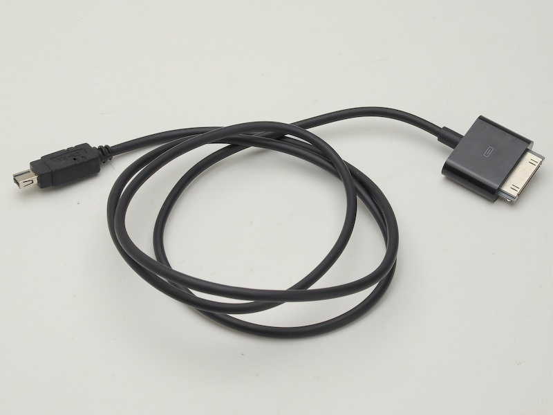 <b>カメラとiOSデバイスをつなぐケーブル</b>