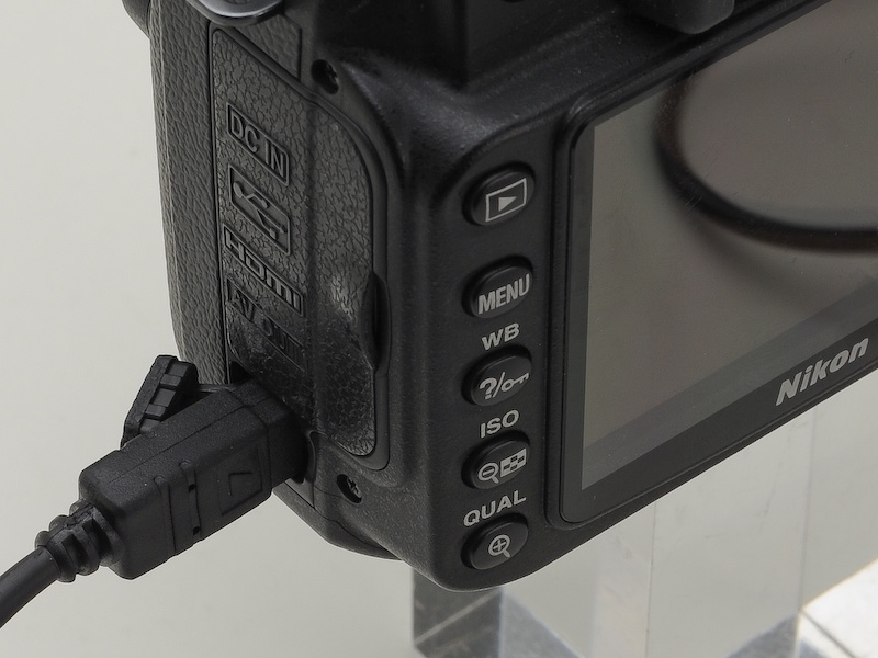 <b>D90のアクセサリーターミナル接続したところ</b>