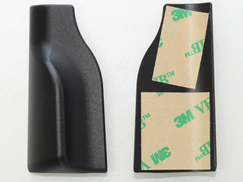 <b>貼付ける前のカスタムグリップ。右は裏面</b>