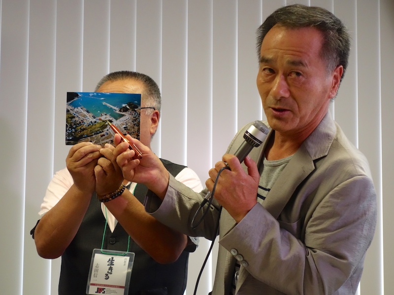 <b>同じく陸前高田市で災害の瞬間を撮影した西條嘉吉氏。足元まで水が来たという当時の様子を語った</b>