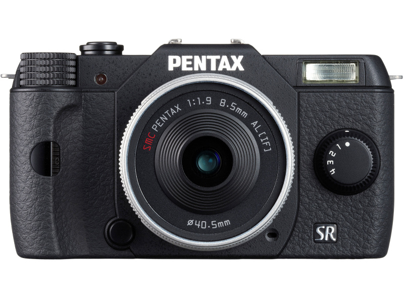 <b>PENTAX-01 STANDARD PRIMEを装着したところ（ブラック）</b>