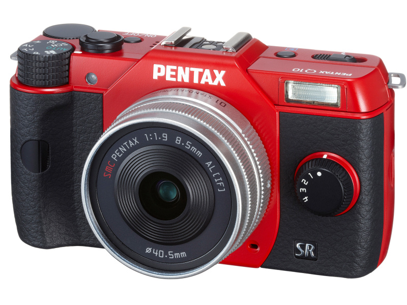 <b>PENTAX-01 STANDARD PRIMEを装着したところ（レッド）</b>