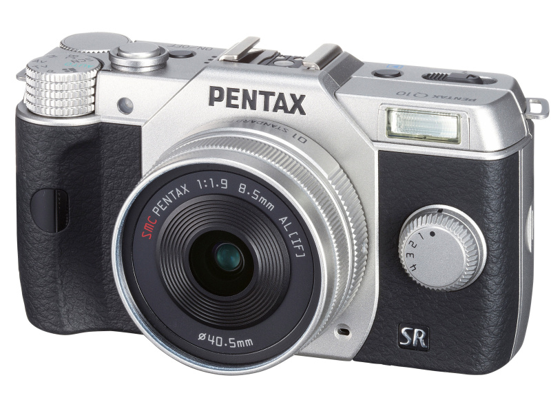 <b>PENTAX-01 STANDARD PRIMEを装着したところ（シルバー）</b>
