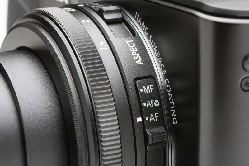 <b>AFモード切り換えスイッチは先代と同じ位置に置かれる。</b>