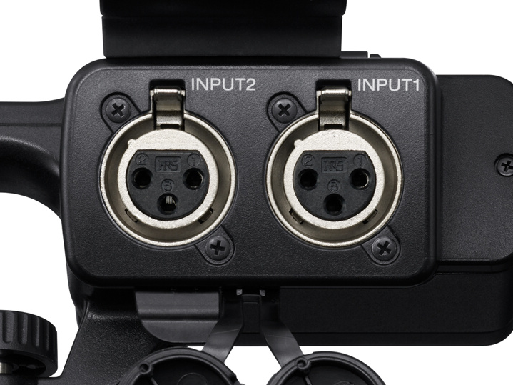 <b>XLR端子を装備</b>