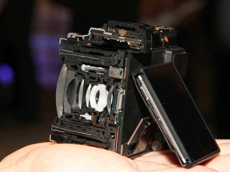 <b>XZ-2のカットモデル</b>