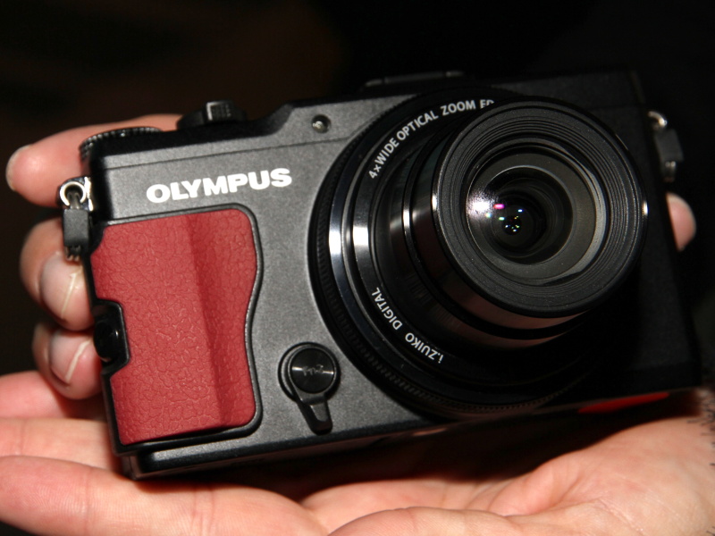 <b>赤いグリップを装着したところ</b>