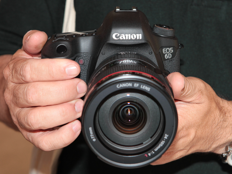 <b>EOS 6D。装着レンズはEF 24-105mm F4 L IS USM（以下同）</b>