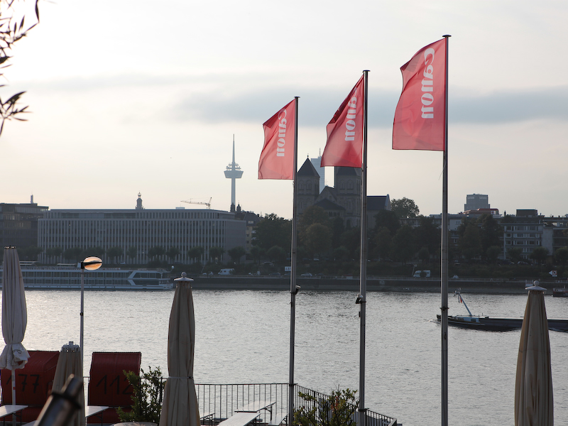 <b>会場はライン川のすぐ脇にあるレストラン</b>