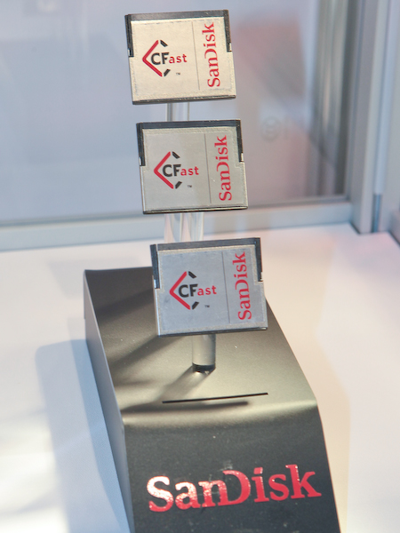 <b>フォトキナ2012のCFAブースに展示されたCFast</b>