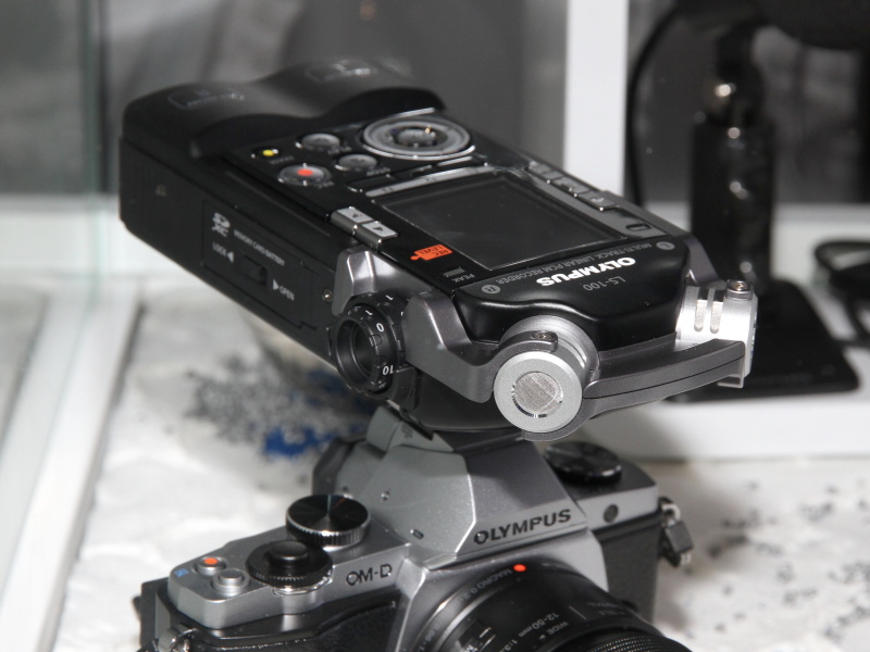 <b>MTR機能やXLR端子を備える同社レコーダーLS-100とE-M5の組み合わせを提案</b>