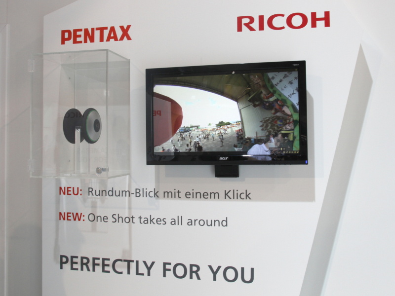 <b>タッチ式のディスプレイを用意し、指で触れて自在にスクロールできるようにしていた</b>