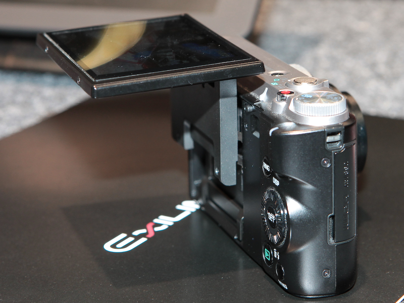 <b>液晶モニターを真上に向けたところ</b>