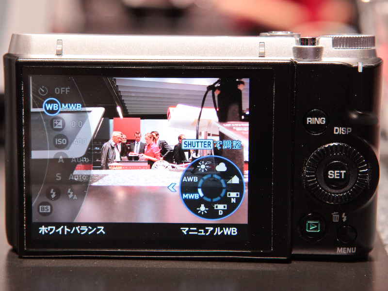 <b>機能設定のGUIを一新した。項目を選ぶと背面ホイールで設定できるGUIが出てくる。</b>