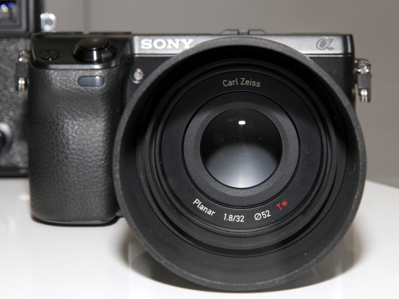 <b>ソニーNEX-7に装着したPlanar T* 1,8/32</b>