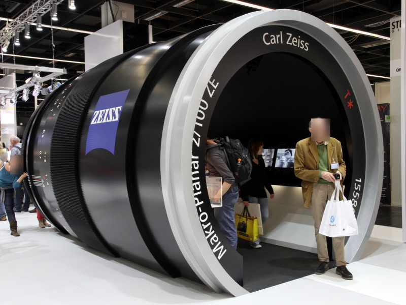 <b>名物のレンズ型トンネル</b>