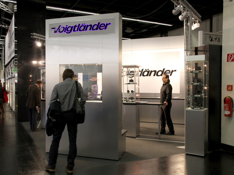 <b>フォクトレンダーのブース</b>