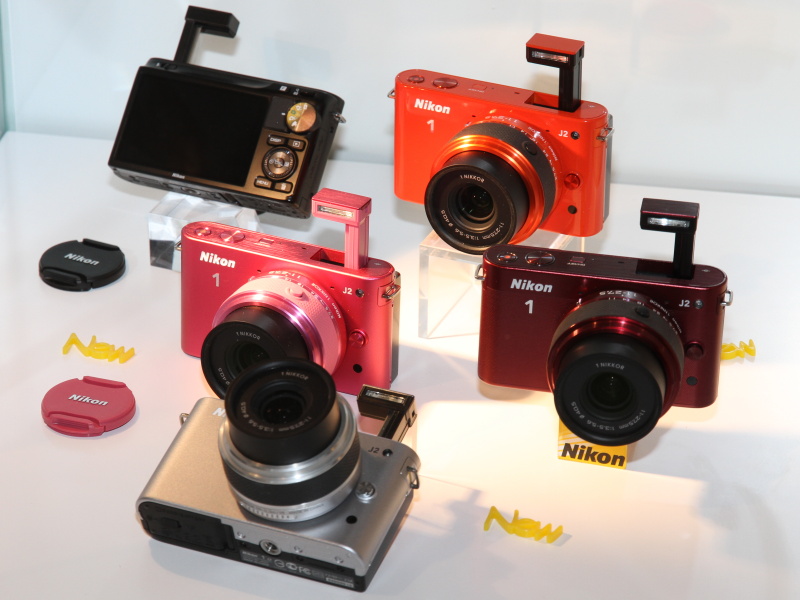 <b>Nikon 1 J2のカラーが揃っていた</b>