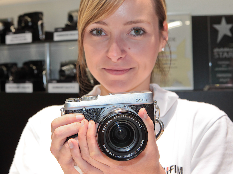 <b>FUJIFILM X-E1</b>