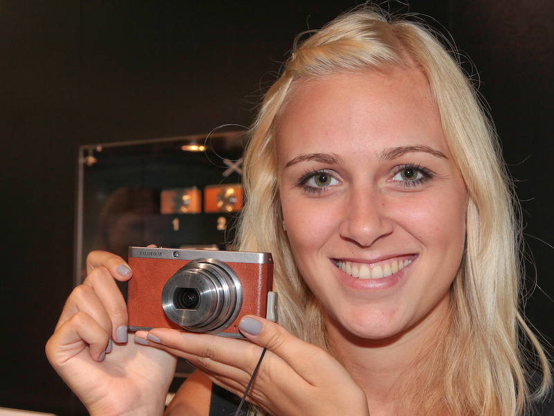 <b>FUJIFILM XF1</b>