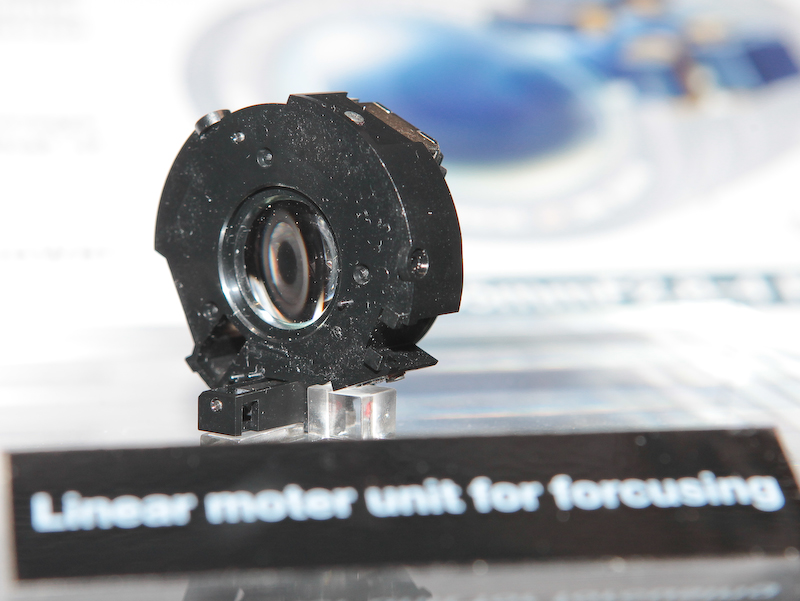 <b>同フォーカシング用リニアモーター</b>