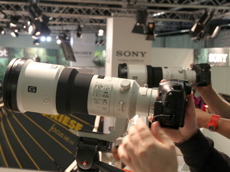 <b>超望遠レンズの体験コーナーも用意している</b>