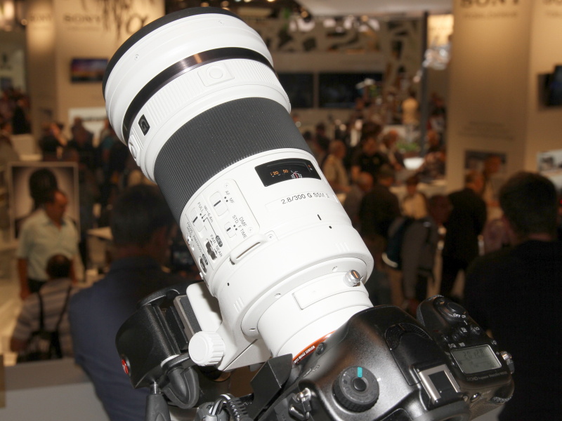 <b>発表されたばかりの「300mm F2.8 G SSM II」もあった</b>