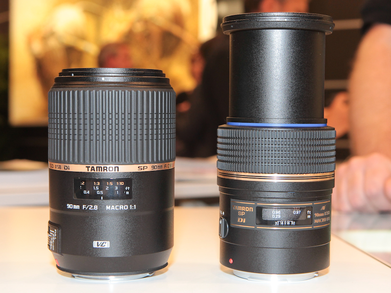 <b>従来モデルは近距離では大きくレンズが繰り出すが、新モデルの長さは変わらない</b>