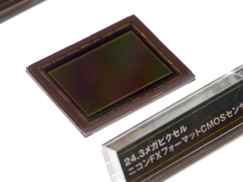 <b>有効約2,426万画素の35mm判サイズCMOSセンサー</b>
