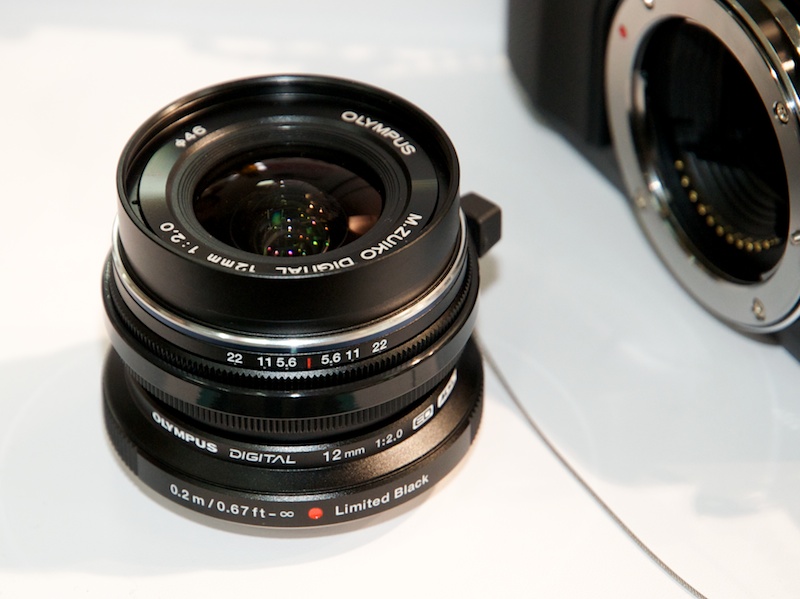 <b>9月28日発売のM.ZUIKO DIGITAL ED 12mm F2リミテッドブラック</b>