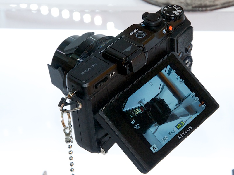 <b>新たにバリアングル液晶モニターを採用</b>