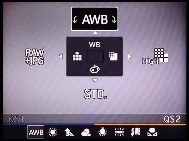 <b>クイックセット（QS）のメニュー画面。左がQS1で、右がQS2となる。それぞれの詳細な設定はコマンドダイヤルで行なう。</b>