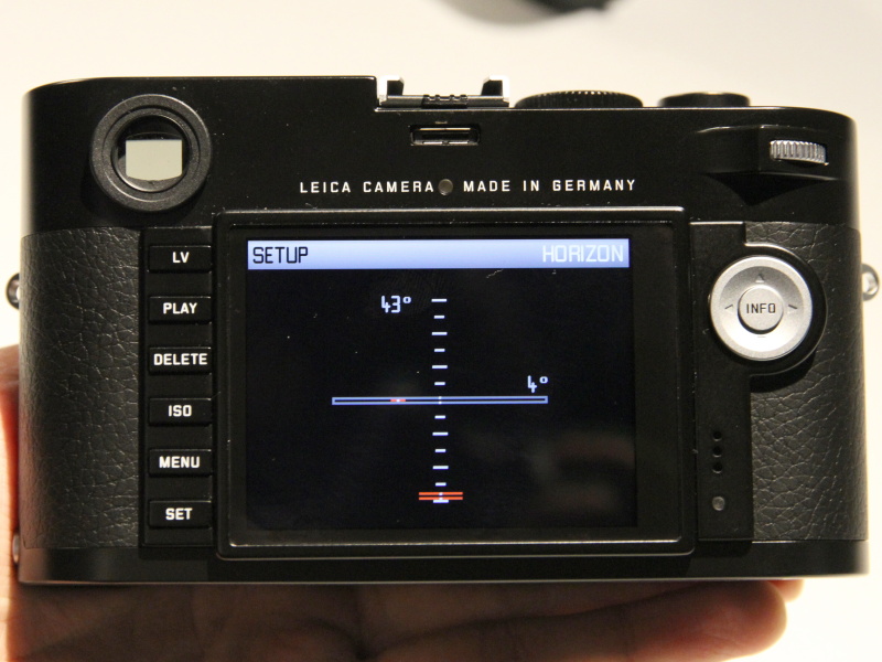 <b>電子水準器も搭載した</b>