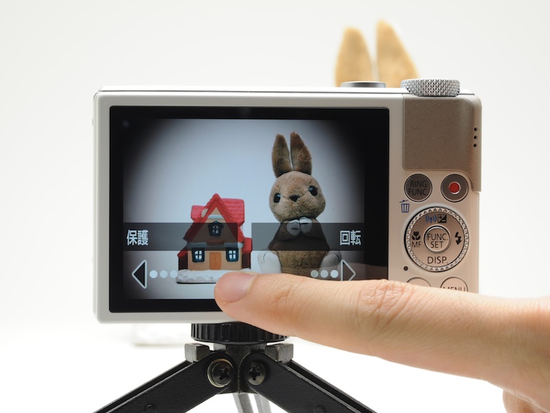 <b>タッチパネルは再生モードでも活躍する。再生中にお気に入り設定などが可能</b>