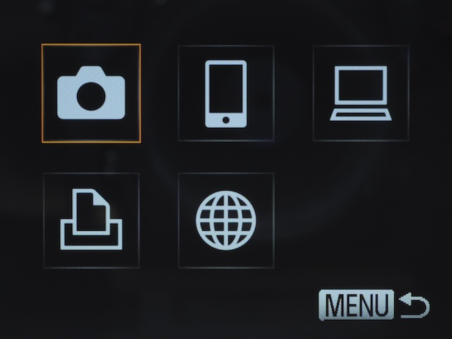 <b>無線LAN機能はIXY 430Fと共通。スマートフォンへの画像転送のほか、スマートフォンに記録されたGPSログデータを撮影画像に付加する機能もある。これによりPowerShoto S110にあったGPS機能は非搭載となった。</b>