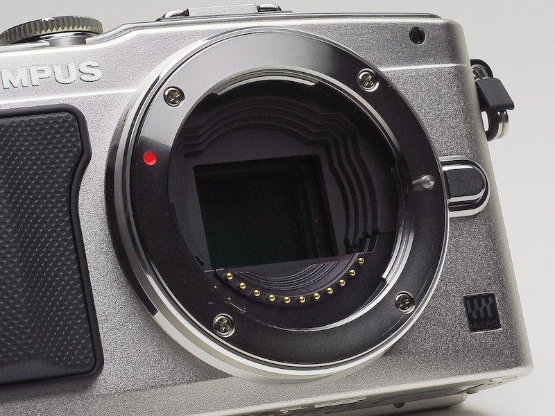 <b>撮像素子は4/3型Live MOSセンサー。画像処理エンジンはTruePic VI</b>