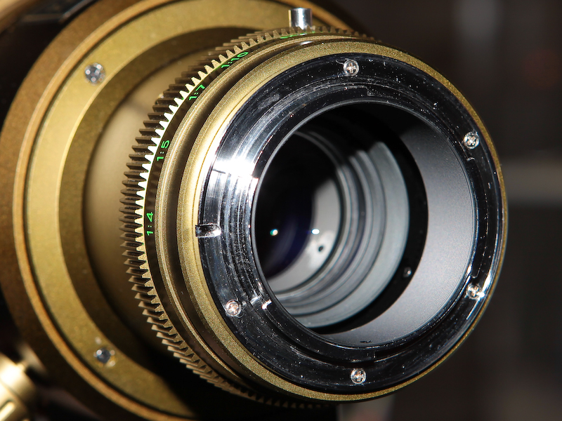 <b>マウント側（EFマウント）</b>