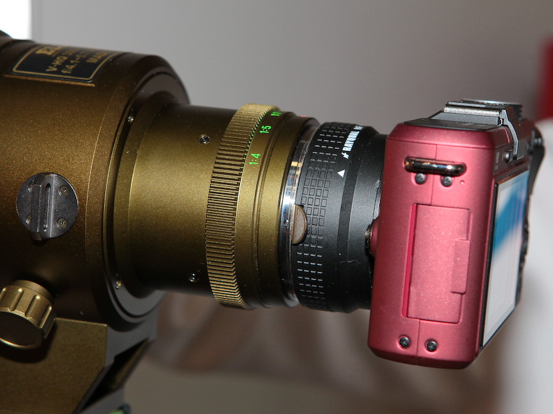 <b>マウントアダプターでマイクロフォーサーズ機に装着していた</b>