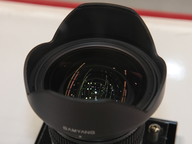 <b>レンズ前面</b>