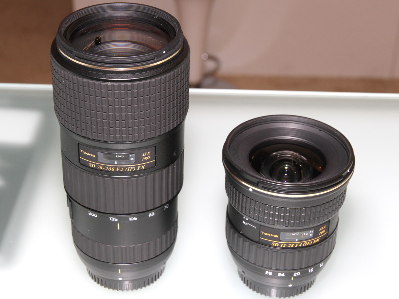 <b>トキナーの新レンズ。左からAT-X 70-200 F4 PRO FX VCM-S、AT-X 12-28 F4 PRO DX（モックアップ）</b>