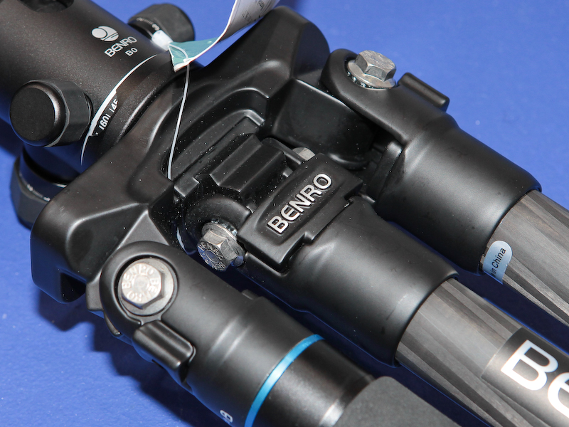 <b>本体部分を開脚に対応させた</b>