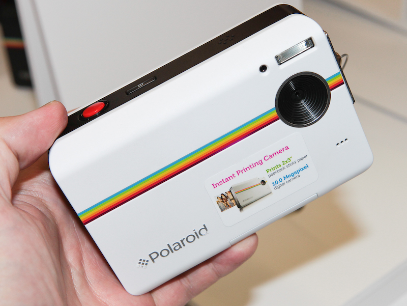 <b>Z2330 Instant Digital Camera。ホワイトとブラックを用意する</b>