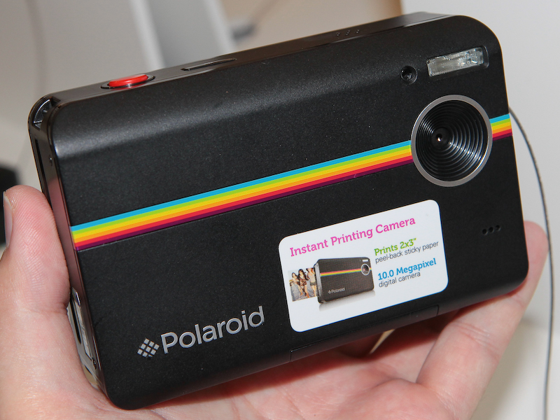 <b>Z2330 Instant Digital Camera。ホワイトとブラックを用意する</b>