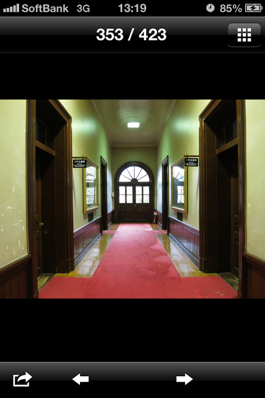 <b>1コマだけを全画面表示にした状態。拡大表示や動画の再生はできない。</b>