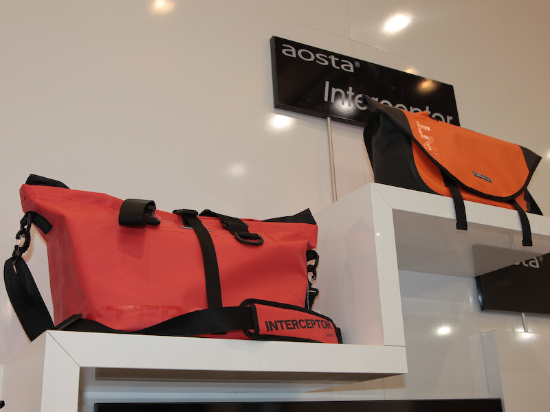 <b>メッセンジャーバッグ</b>