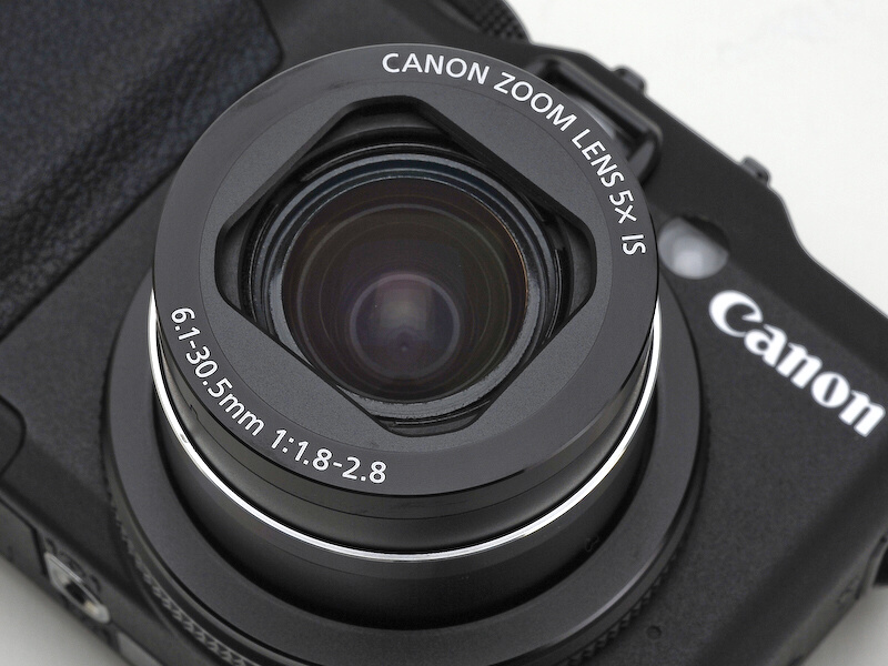 <b>28-140mm相当の5倍ズームレンズは、コンパクトデジカメらしい接写も可能</b>